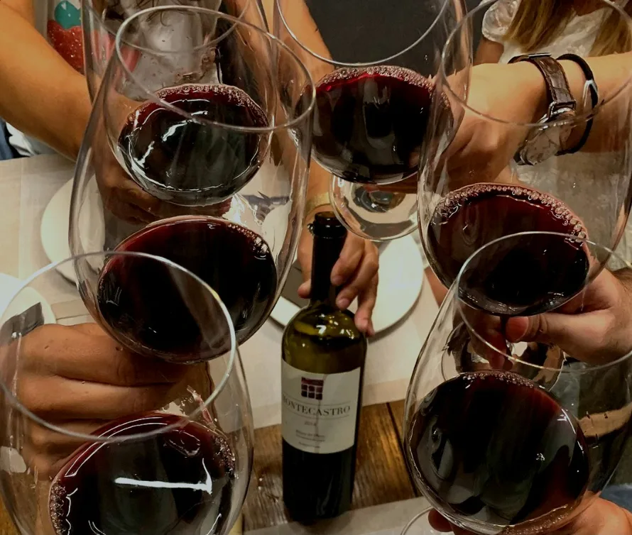 Copas de vino en El Almacén, Gijón